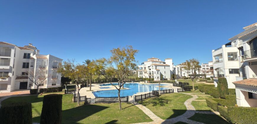 Exclusivo piso en La Torre Golf Resort con gran balcón y vistas a la piscina