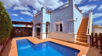 Exclusiva villa modelo Ciervo con piscina en Mar Menor Golf Resort